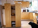 Vom Architektenteam entworfene Massivholzk&uuml;che