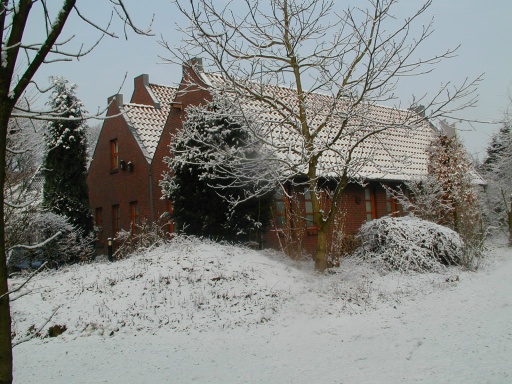 Artzpraxis R&uuml;ckseite im Winter